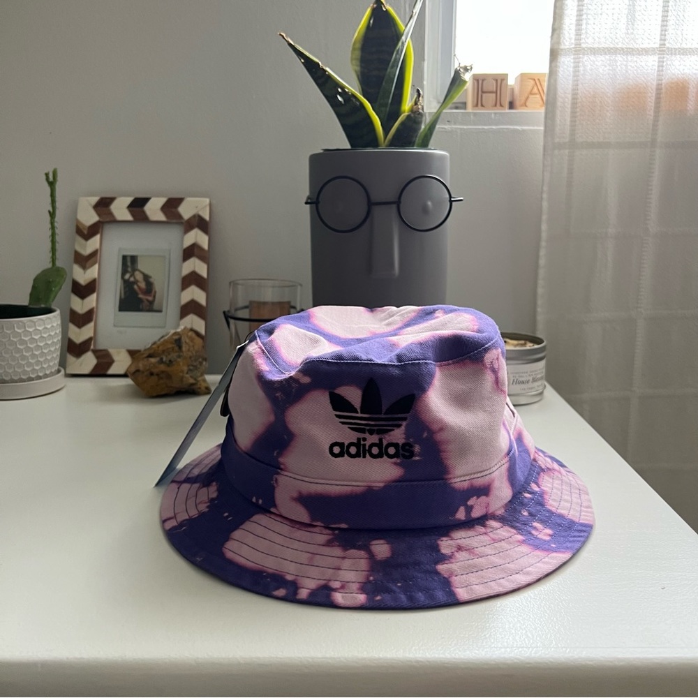 adidas • reverse dye bucket hat •